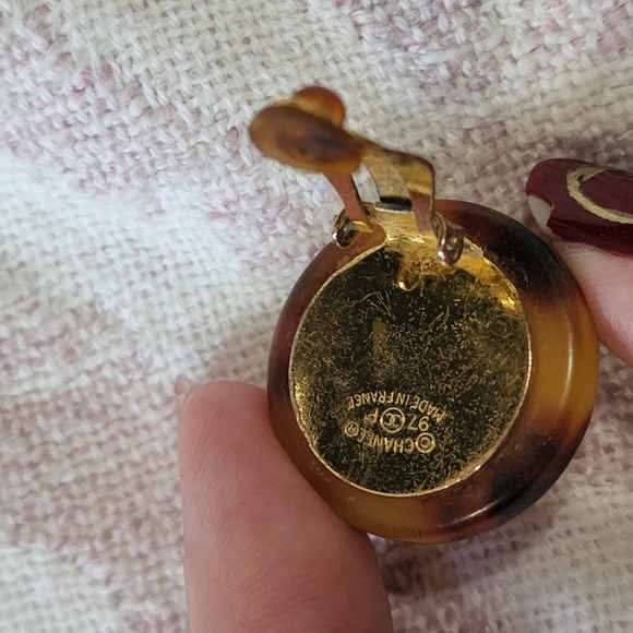 Chanel Vintage Faux Pearl & Resin Clip on Earrings - Picture 7 of 11